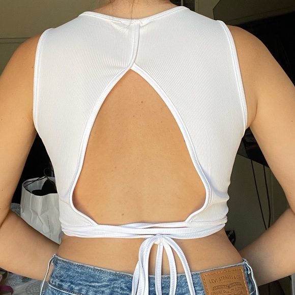 Two Cotton On Crop Tops Open Back - Picture 6 of 6